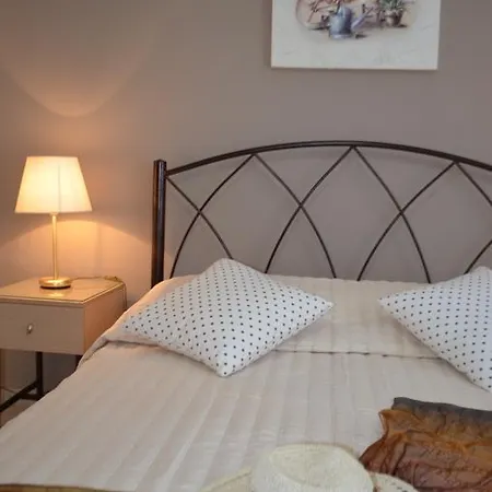 Archontissa Konukevi Ermoupoli